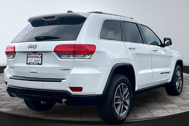 Used 2019 Jeep Grand Cherokee Laredo w/ Laredo X Package AWD/4WD image 6