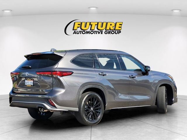 Used 2023 Toyota Highlander XSE FWD image 4