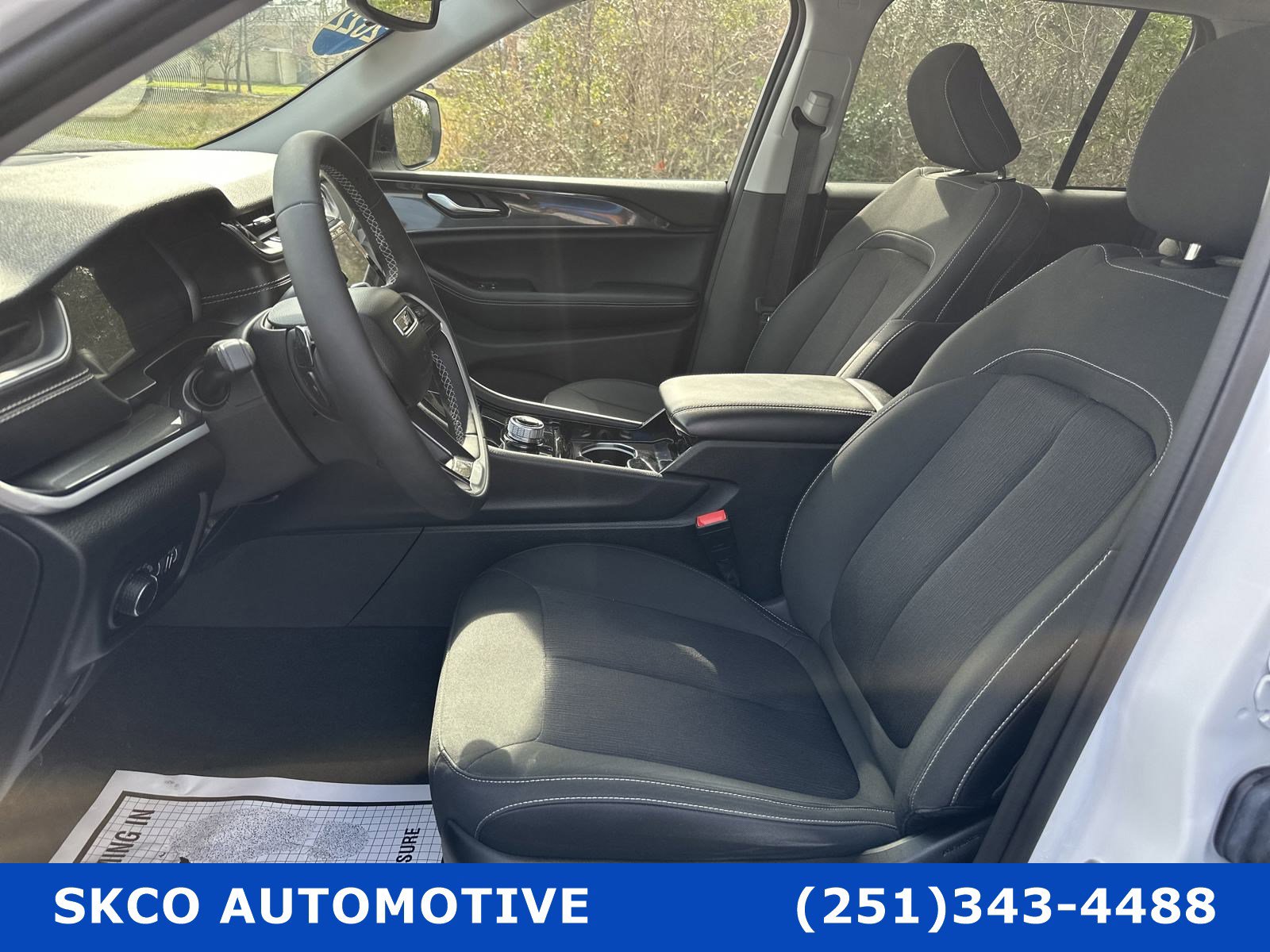 Used 2022 Jeep Grand Cherokee Laredo image 11