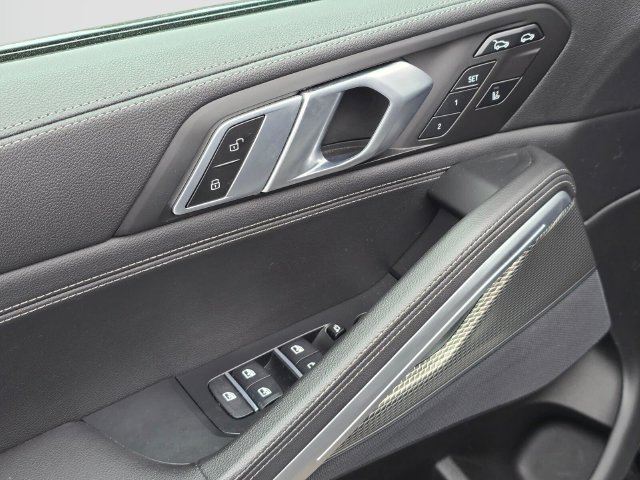 Used 2022 BMW X6 xDrive40i AWD/4WD image 23