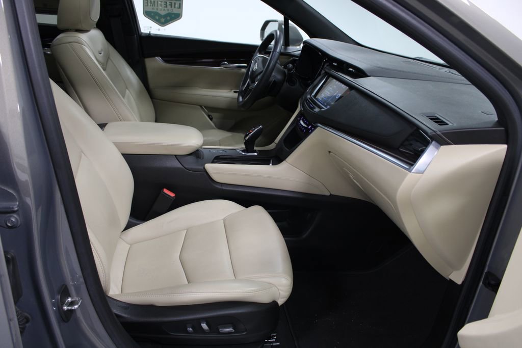 Used 2018 Cadillac XT5 Premium Luxury w/ Driver Assist Package image 26