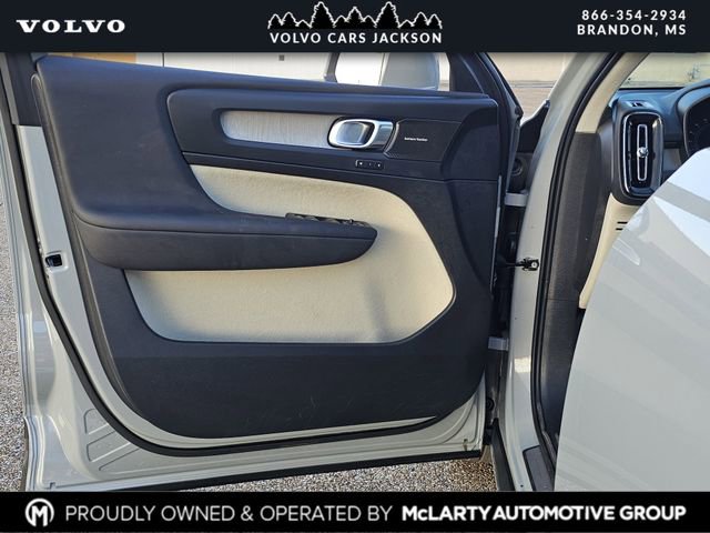 Used 2024 Volvo XC40 B5 Ultimate image 15