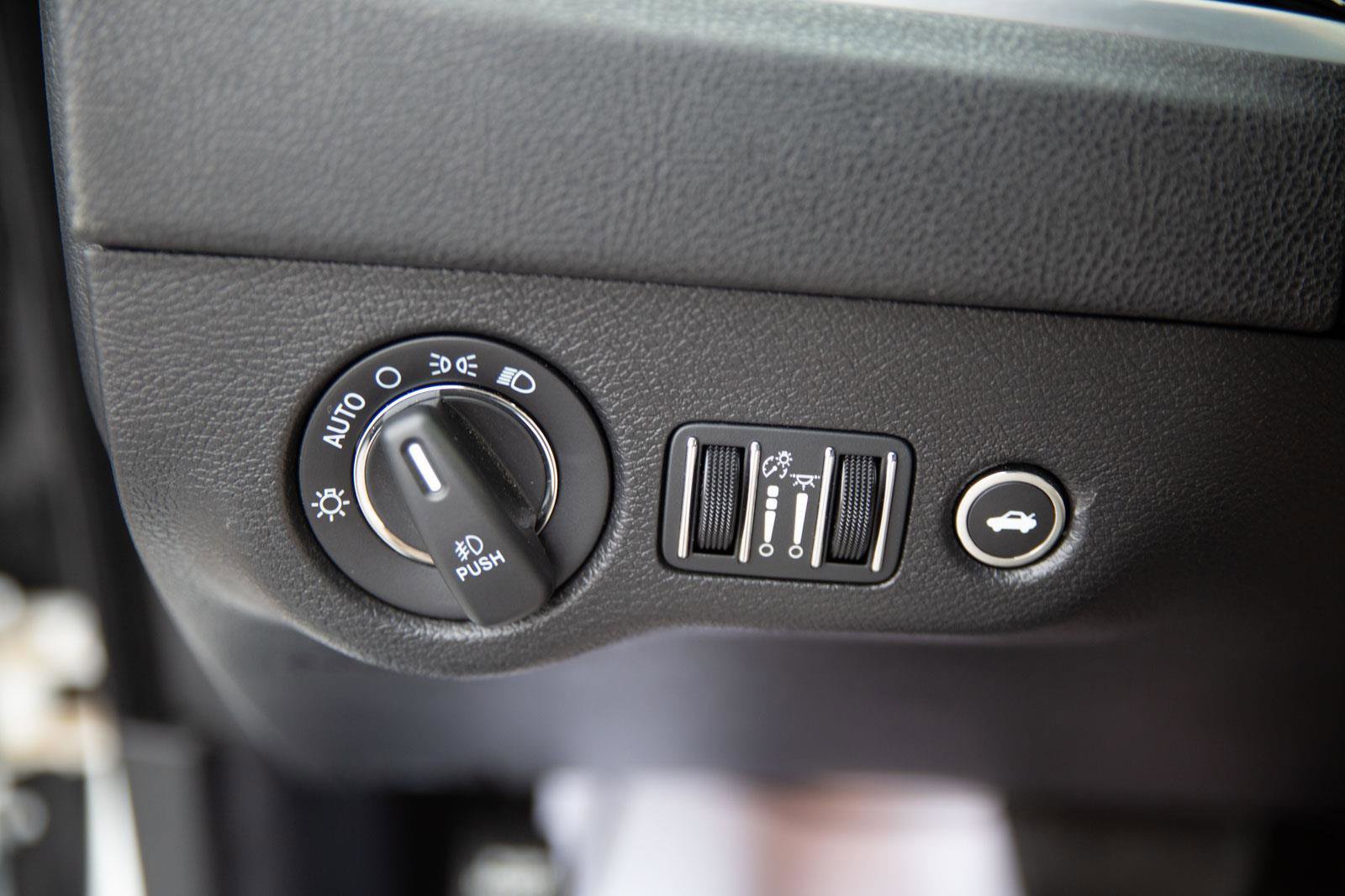 Used 2023 Chrysler 300 Touring L image 5
