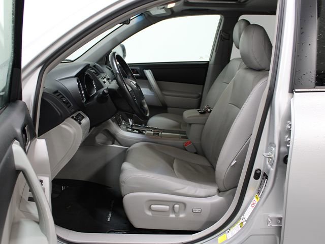 Used 2013 Toyota Highlander SE AWD/4WD image 11