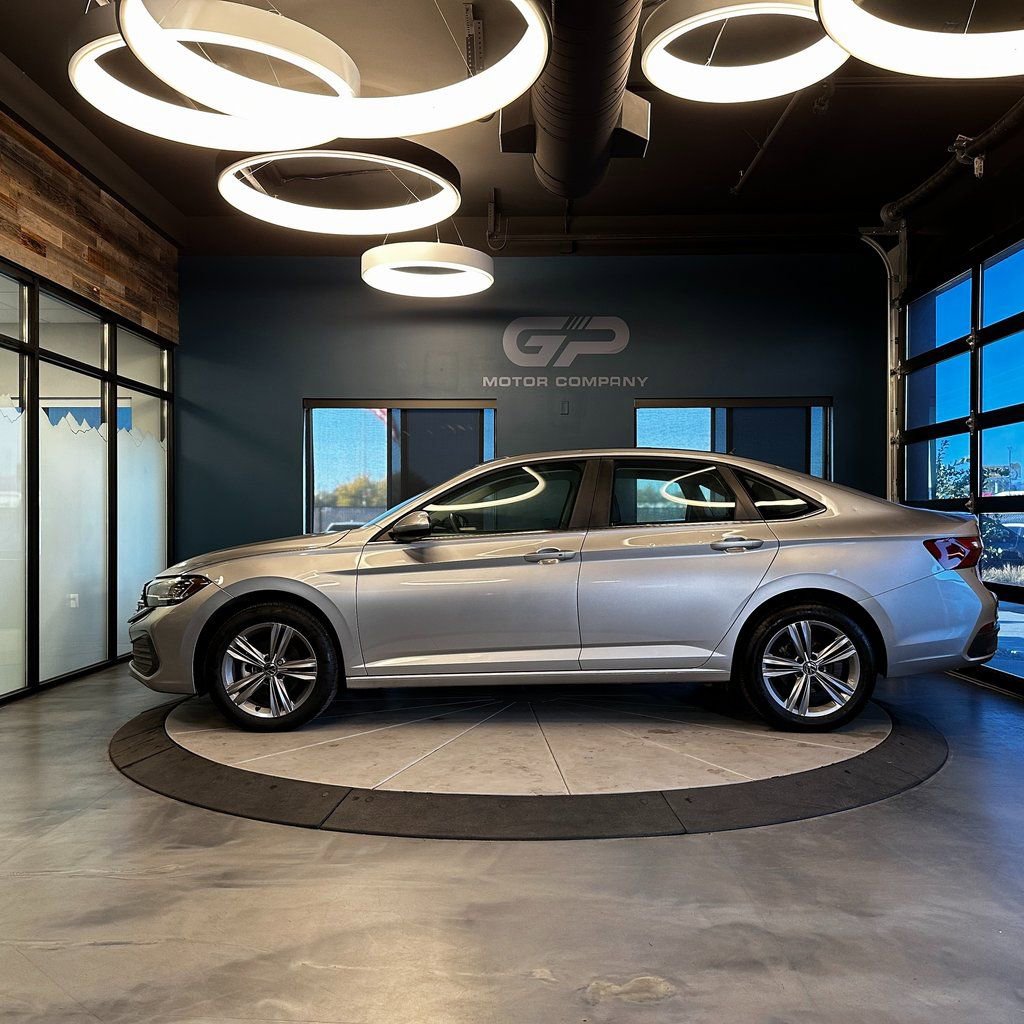 Used 2024 Volkswagen Jetta SE image 6