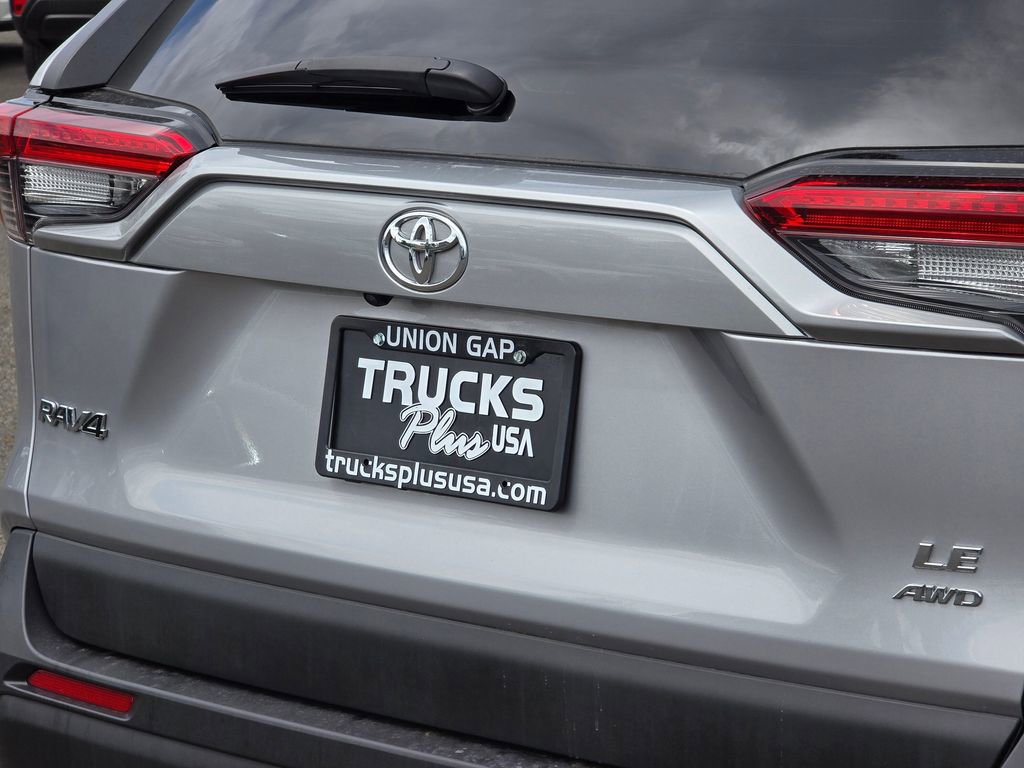 Used 2023 Toyota RAV4 LE image 15