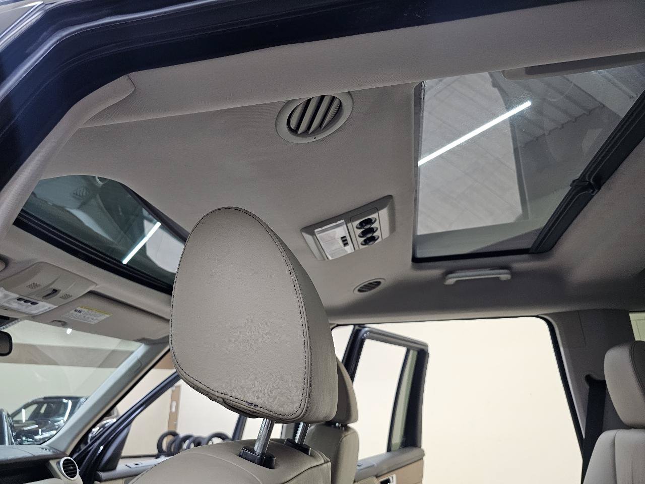 Used 2016 Land Rover LR4 HSE LUX AWD/4WD image 41