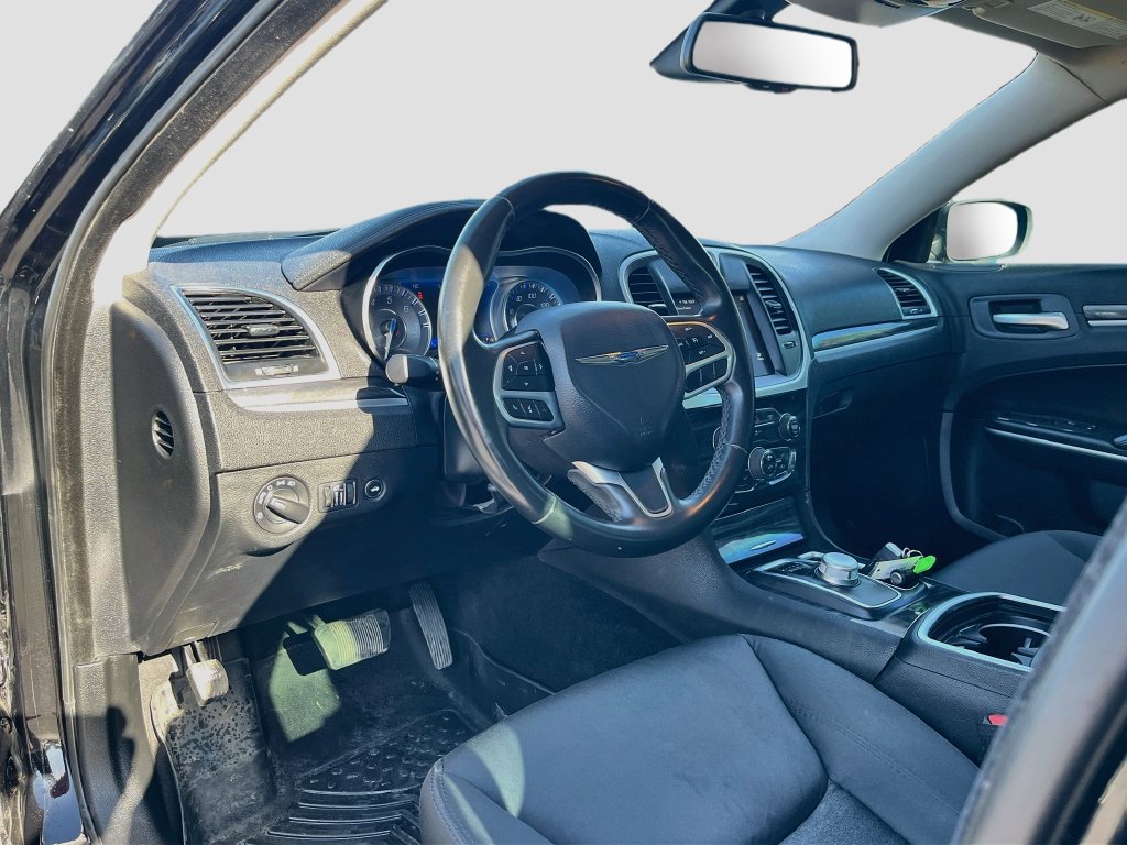 Used 2020 Chrysler 300 Touring w/ Sport Appearance Package RWD image 9