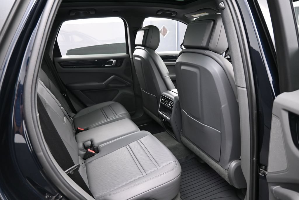 Certified 2023 Porsche Cayenne AWD/4WD image 27