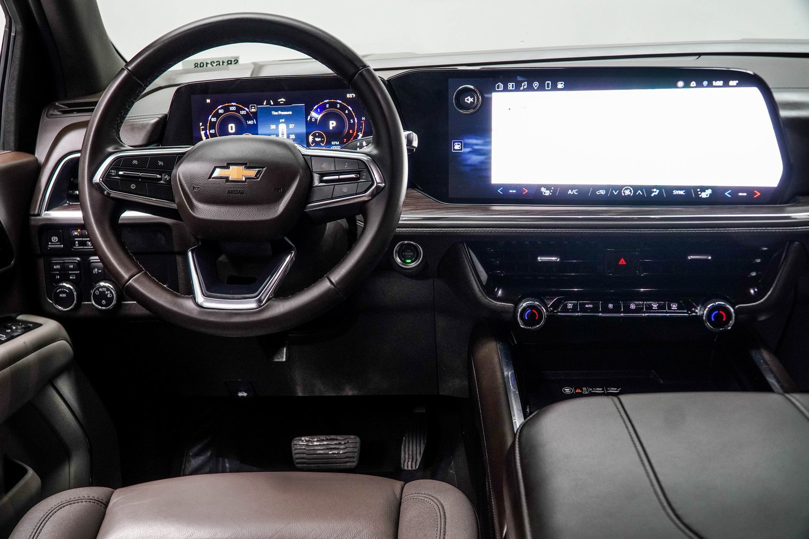 Used 2025 Chevrolet Suburban LT AWD/4WD image 19
