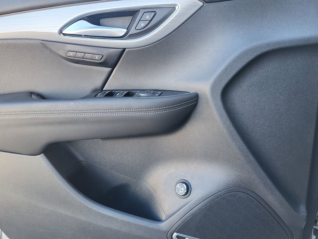 Used 2024 Buick Envision Avenir image 22