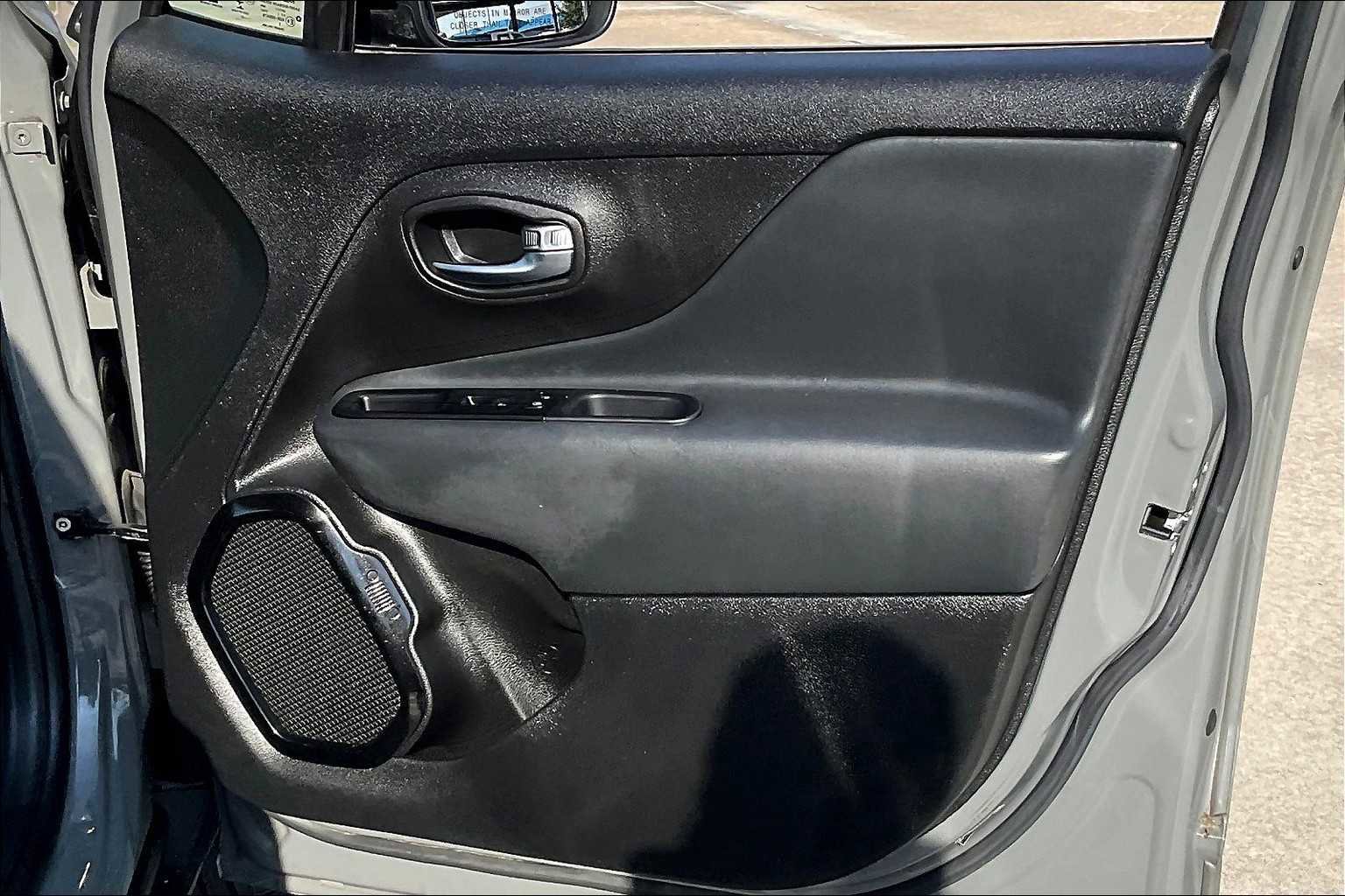 Certified 2022 Jeep Renegade Altitude image 21