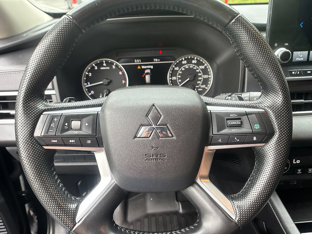Used 2023 Mitsubishi Outlander SE AWD/4WD image 14