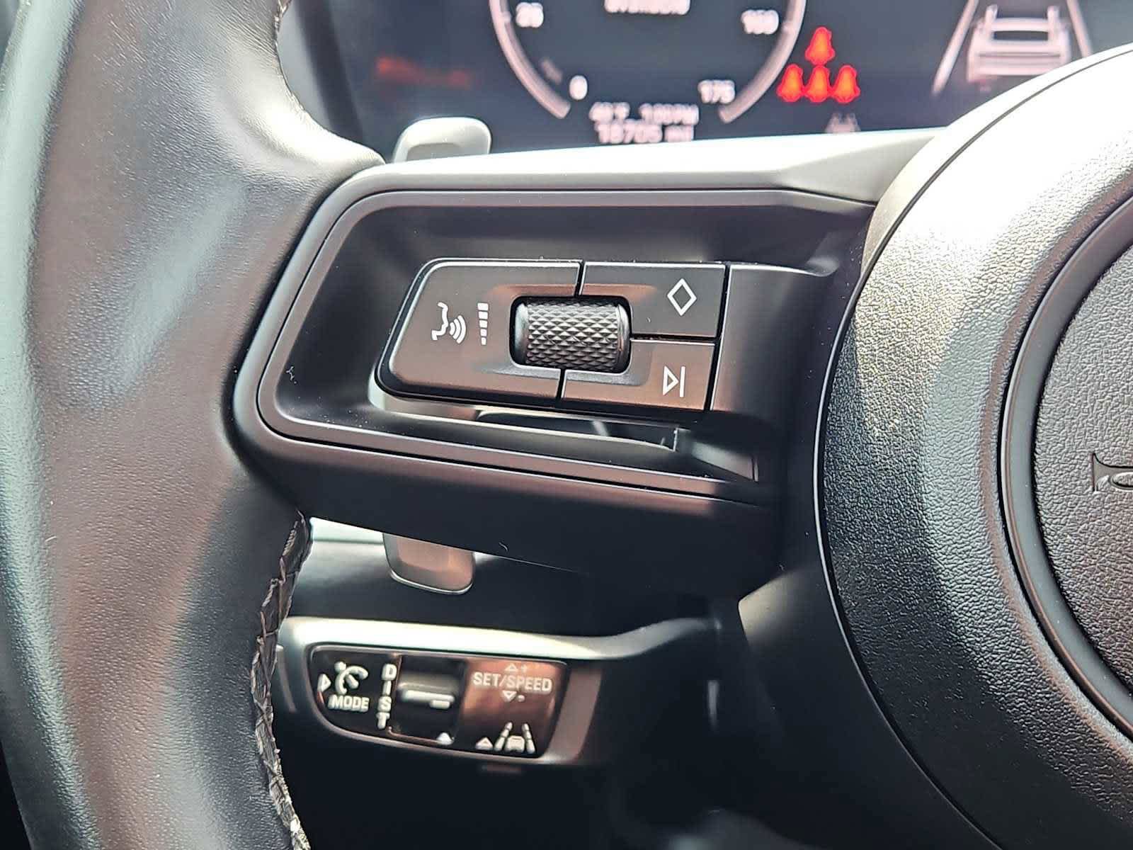 Certified 2024 Porsche Cayenne Coupe AWD/4WD image 21