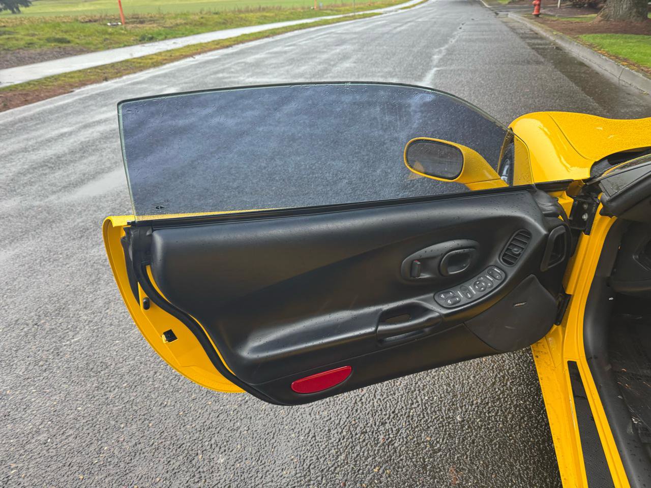 Used 2000 Chevrolet Corvette Coupe w/ Memory Pkg image 21