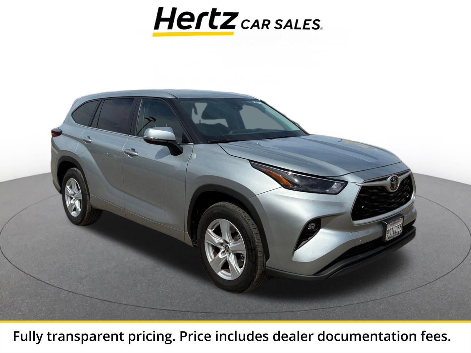 Used 2025 Toyota Highlander LE FWD image 1