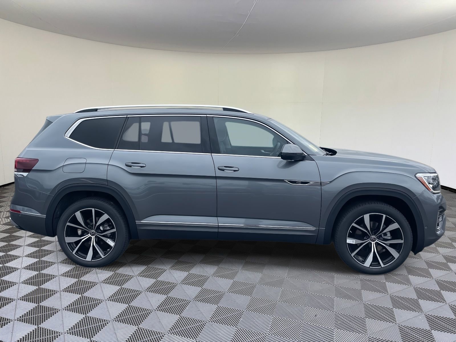 New 2025 Volkswagen Atlas SEL Premium R-Line image 2