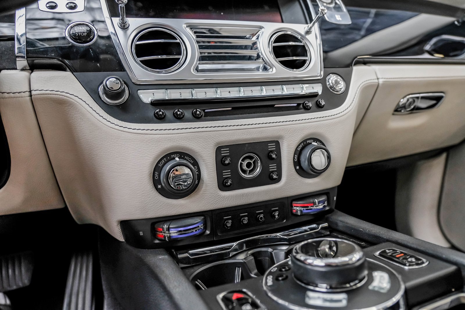 Used 2014 Rolls-Royce Ghost image 38