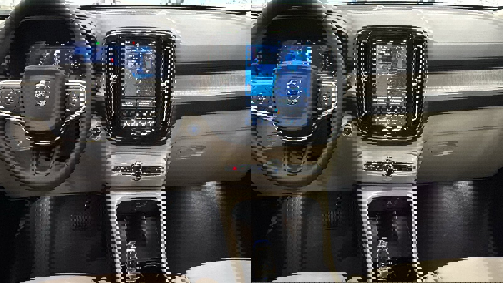 New 2026 Volvo XC40 B5 Plus w/ Climate Package image 11