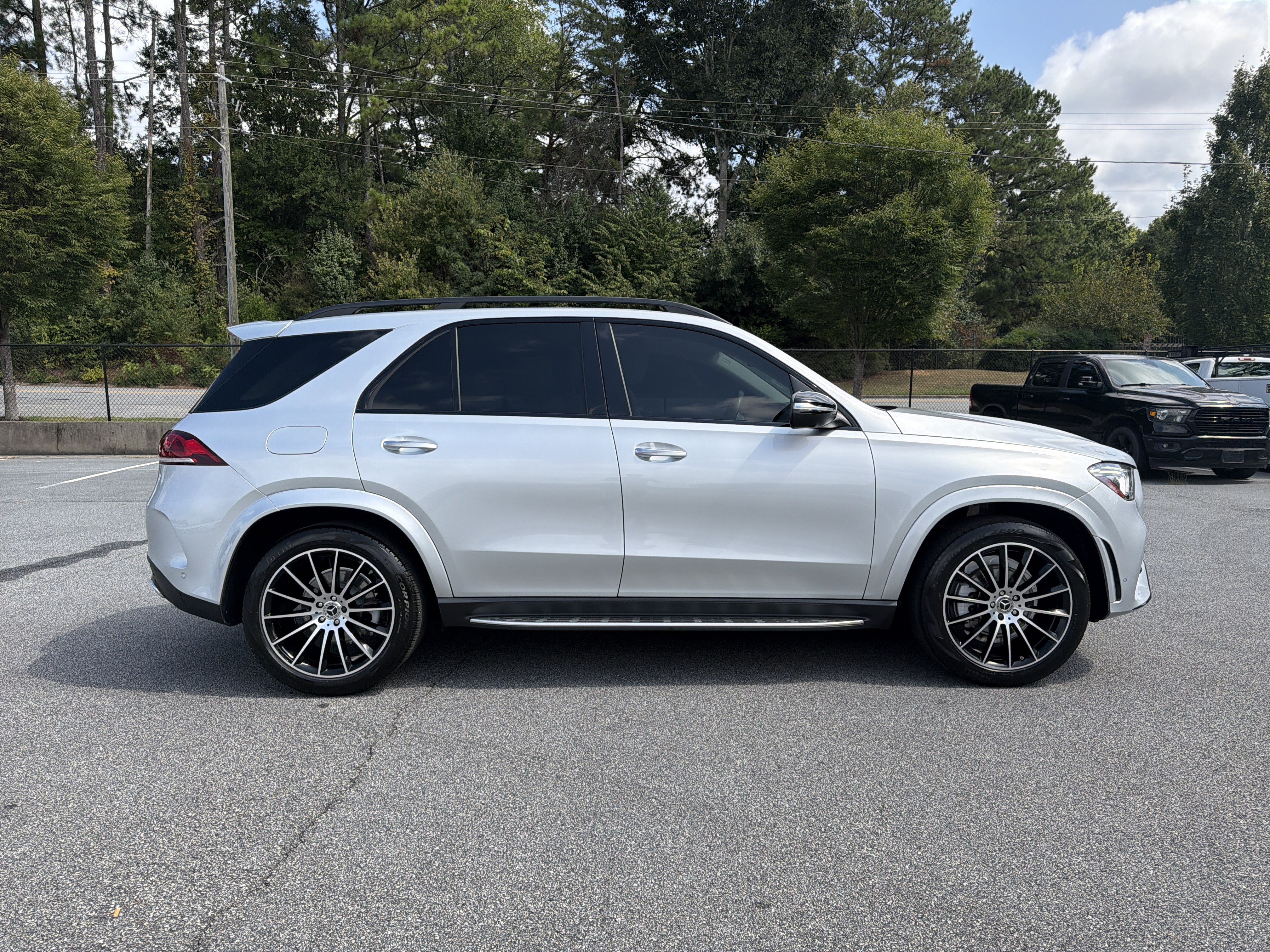 Used 2021 Mercedes-Benz GLE 350 w/ AMG Line Exterior image 9