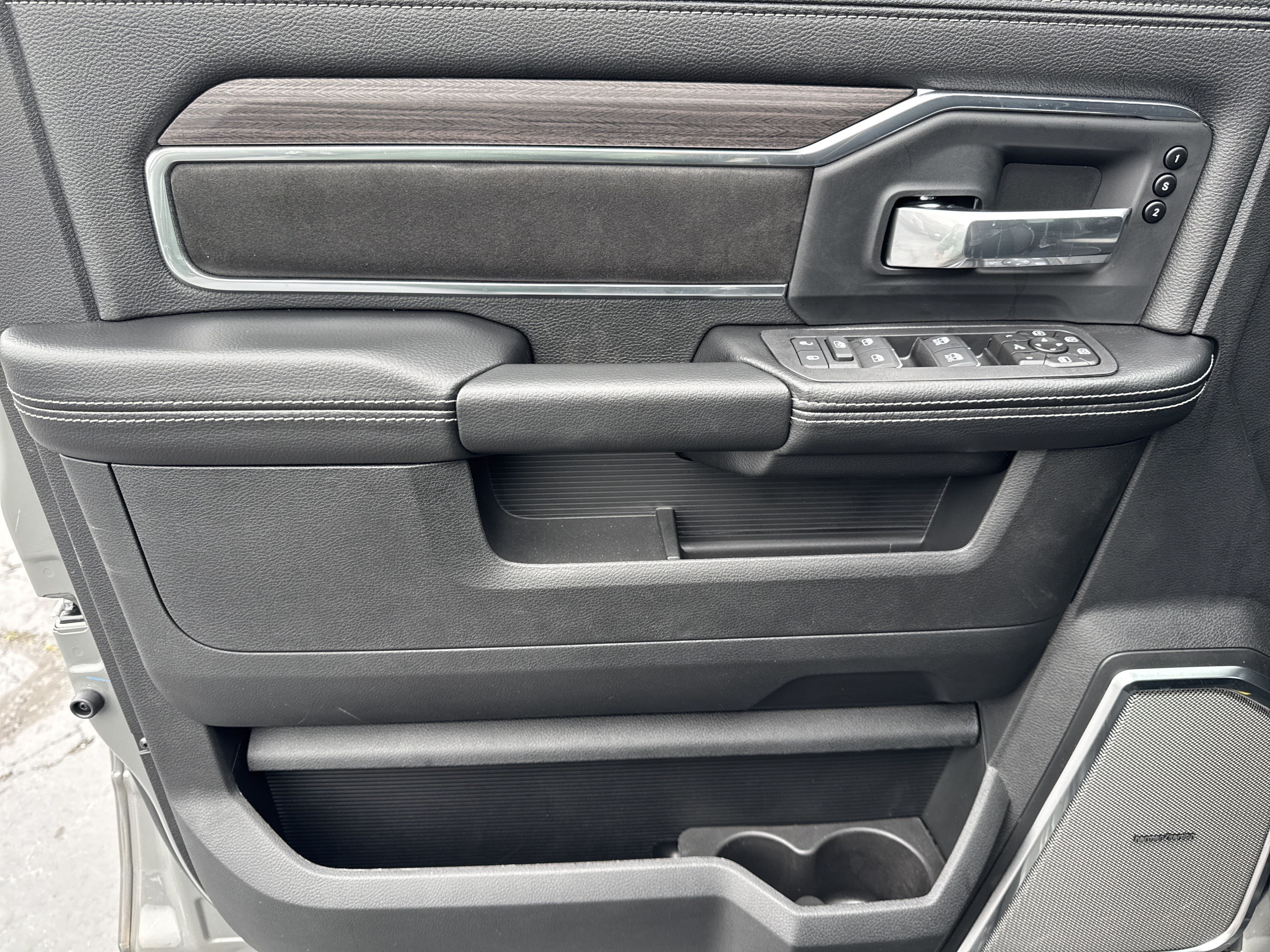 New 2026 RAM 2500 Laramie AWD/4WD image 10