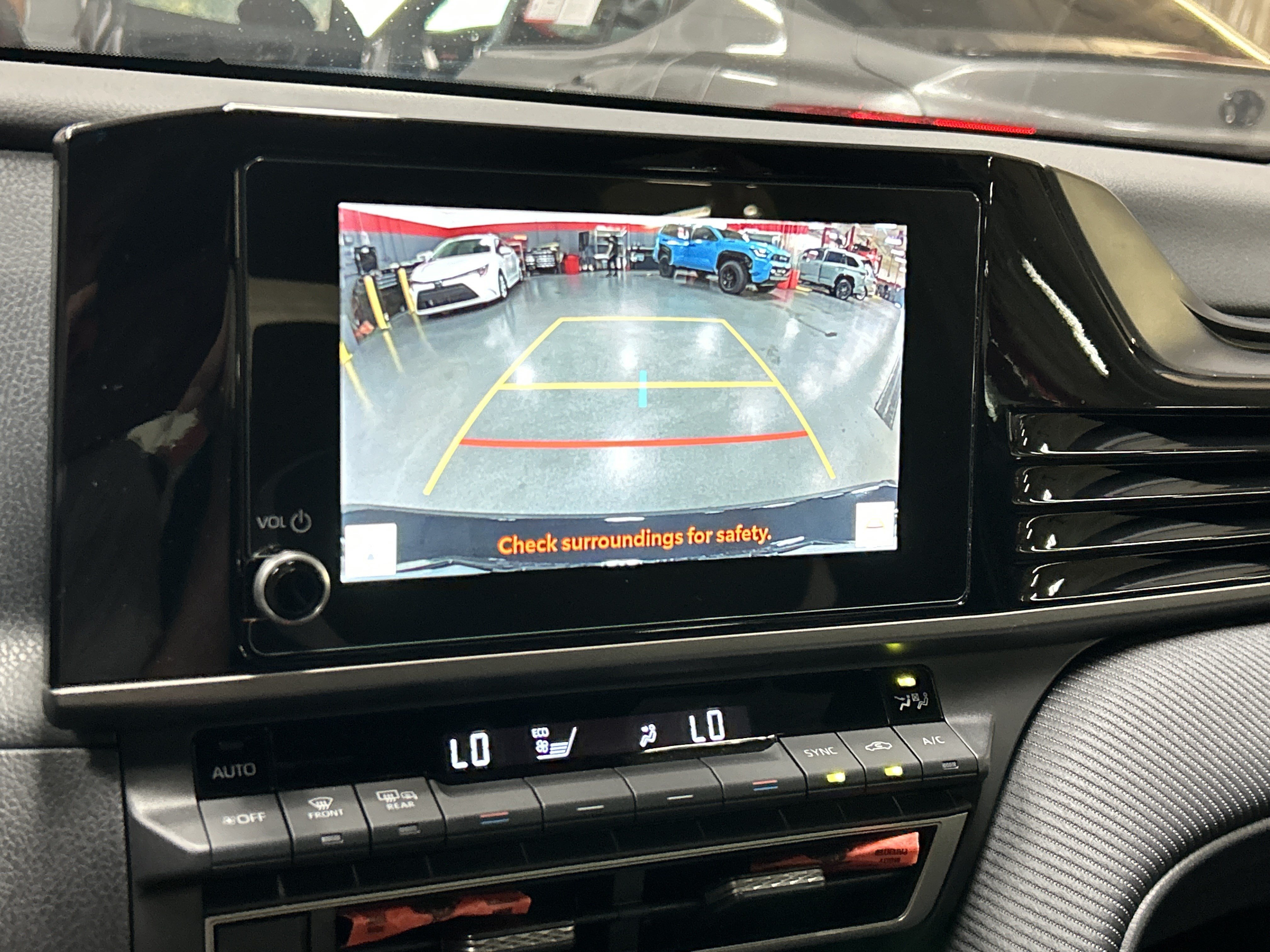 Used 2025 Toyota Camry SE w/ Convenience Package FWD image 25