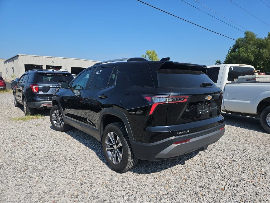 Used 2025 Chevrolet Equinox LT w/ Convenience Package II FWD image 2