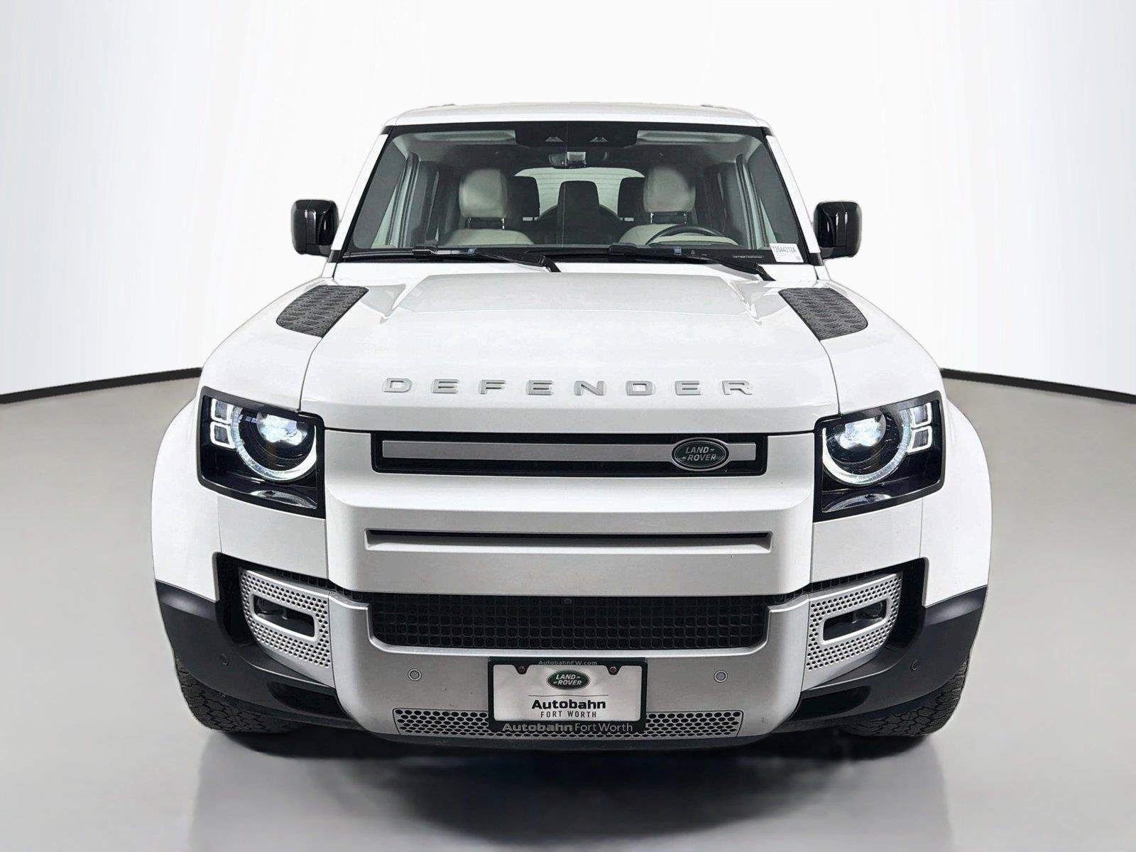 Used 2023 Land Rover Defender 130 SE AWD/4WD image 2