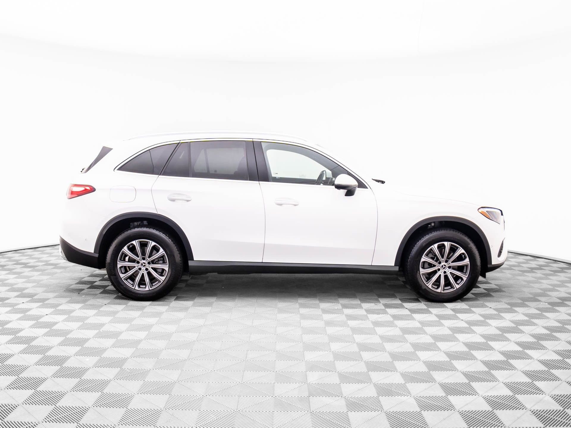 Certified 2025 Mercedes-Benz GLC 300 4MATIC image 7