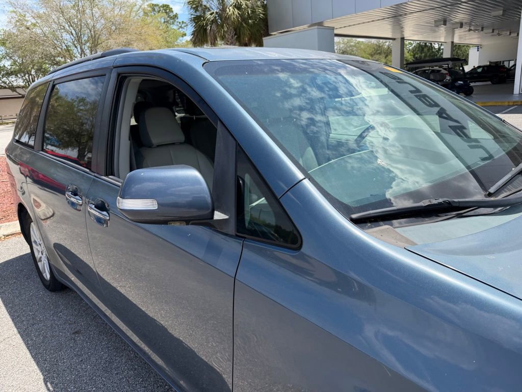 Used 2014 Toyota Sienna Limited w/ Limited Premium Package FWD image 13
