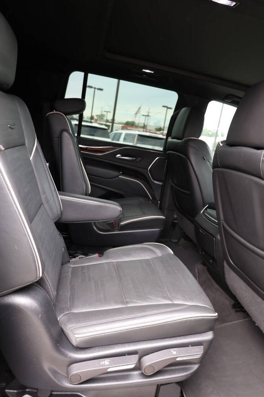 Used 2023 Cadillac Escalade ESV Premium Luxury AWD/4WD image 16