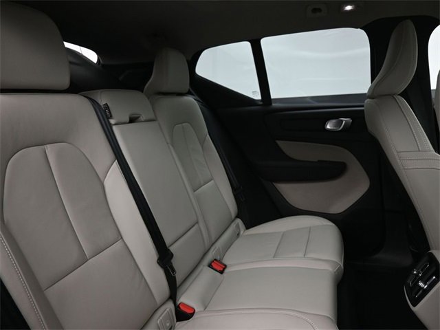 Used 2024 Volvo XC40 B5 Plus image 32