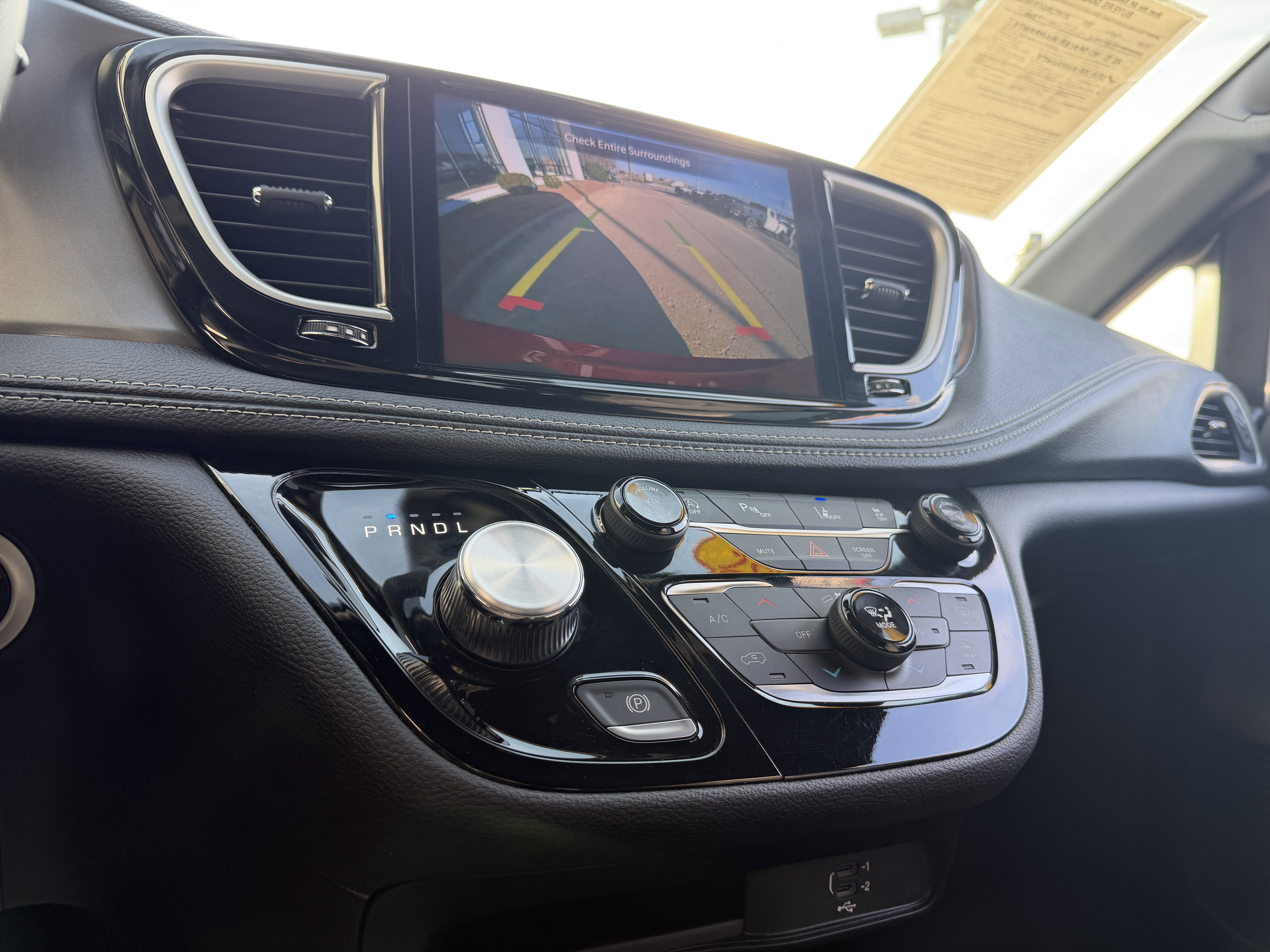 Used 2026 Chrysler Pacifica Select image 39