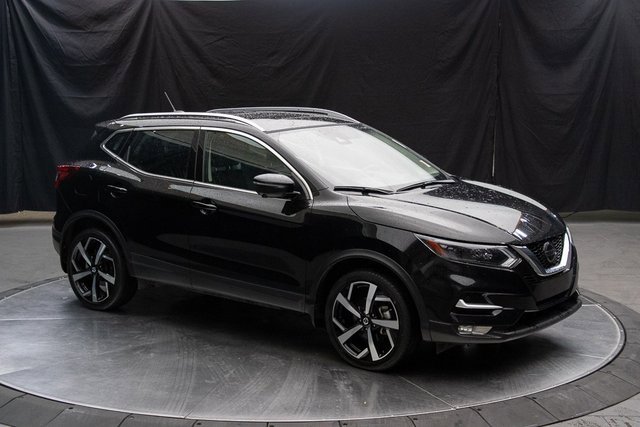 Used 2022 Nissan Rogue Sport SL w/ Premium Package image 2