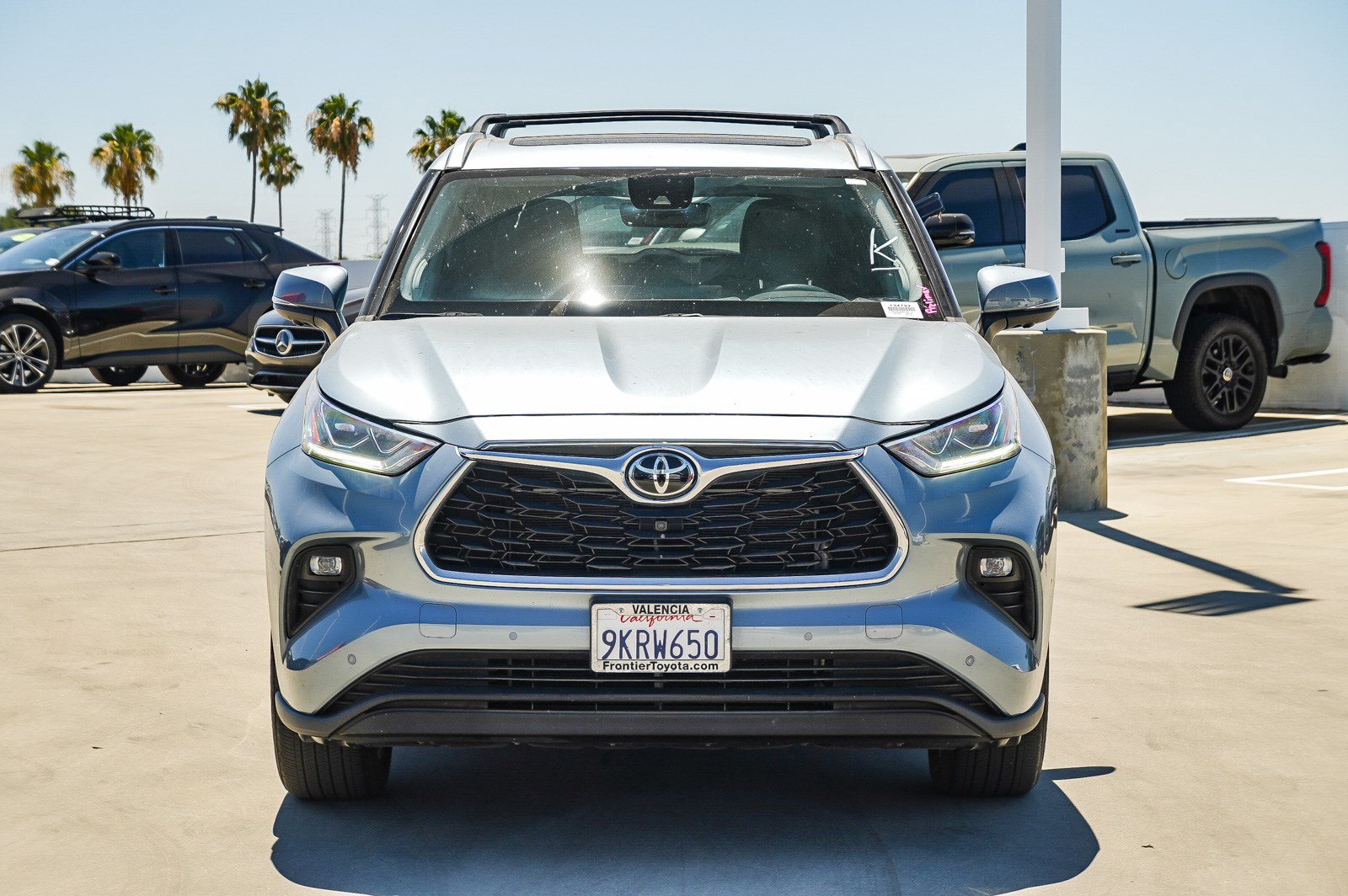 Certified 2024 Toyota Highlander Limited FWD image 2
