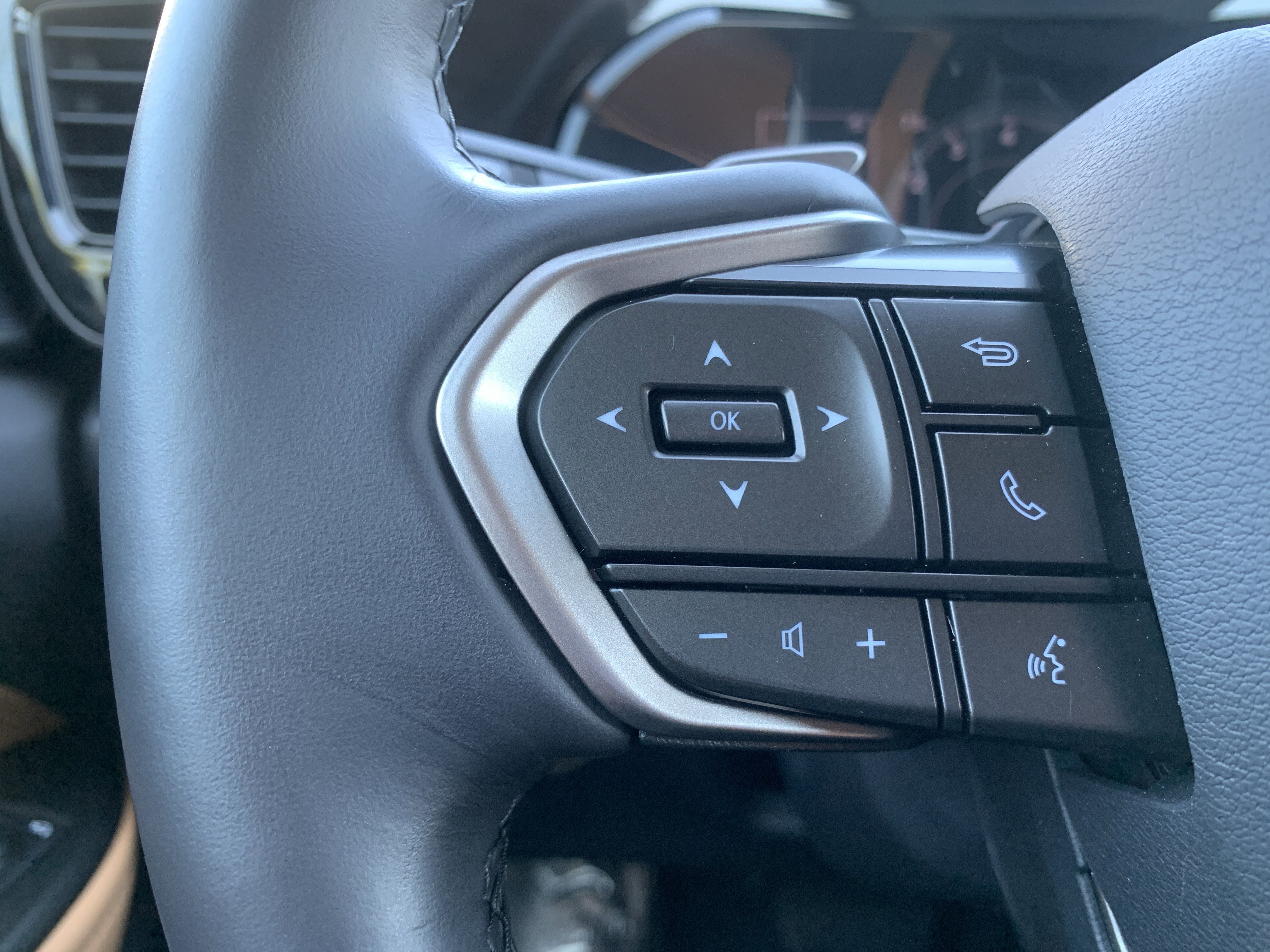 Used 2025 Lexus NX 250 FWD w/ Towing Package (2000 Lbs) image 19
