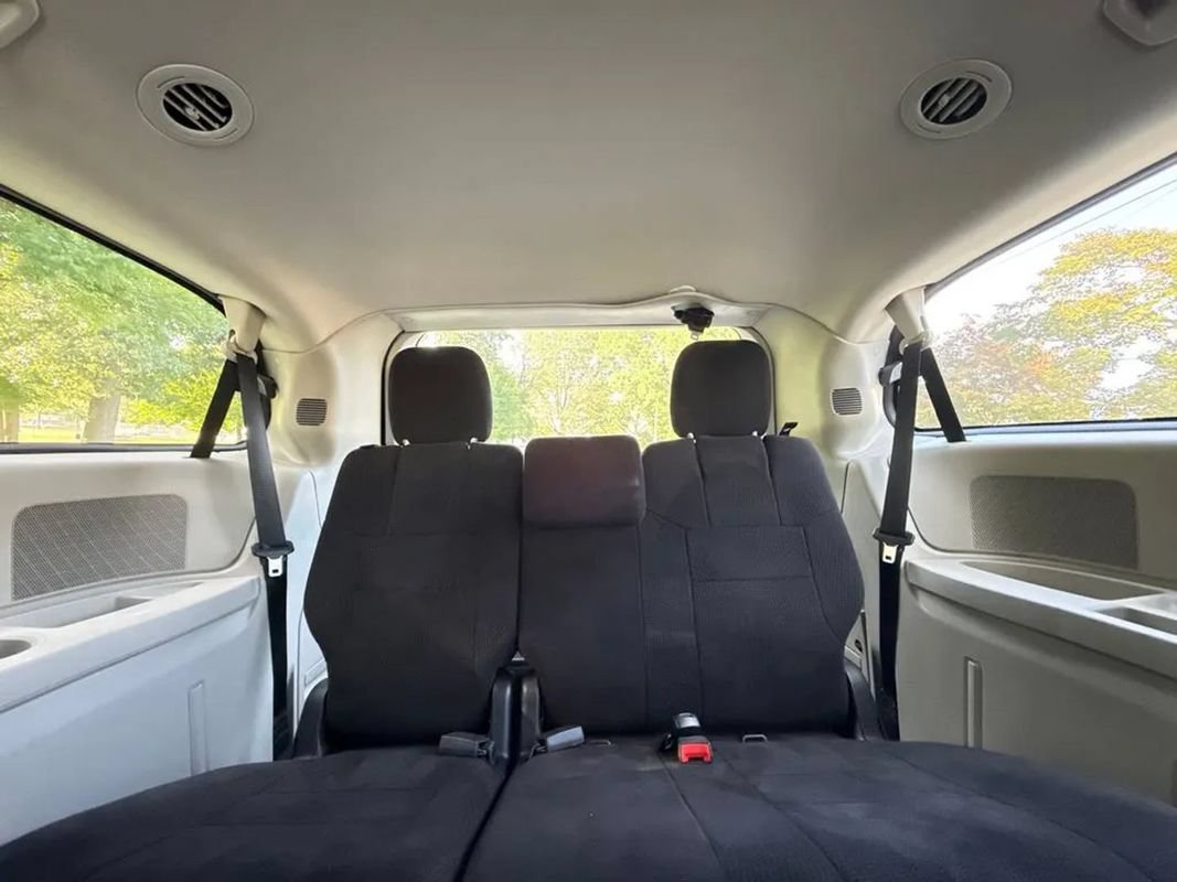Used 2013 Dodge Grand Caravan SE FWD image 26