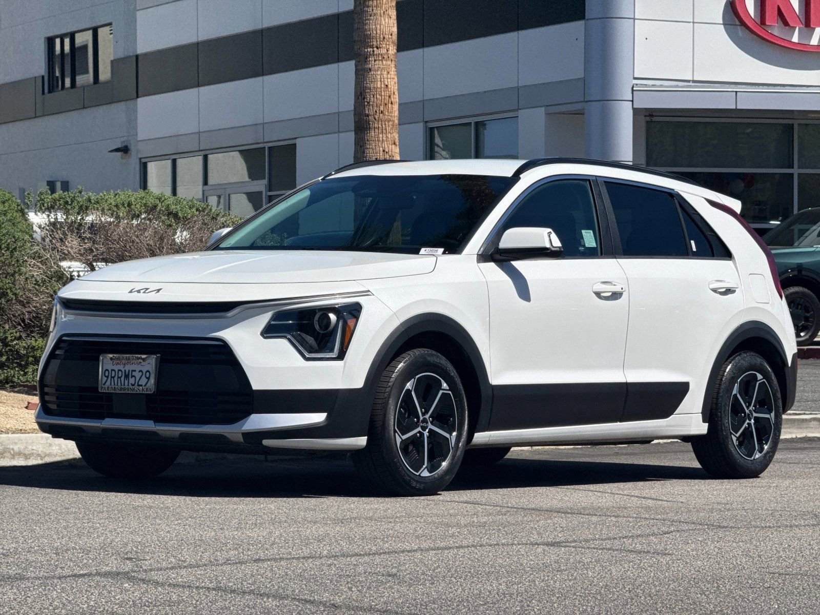 Used 2025 Kia Niro EX image 7