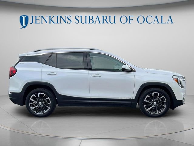 Used 2022 GMC Terrain SLT w/ Infotainment Package II FWD image 2
