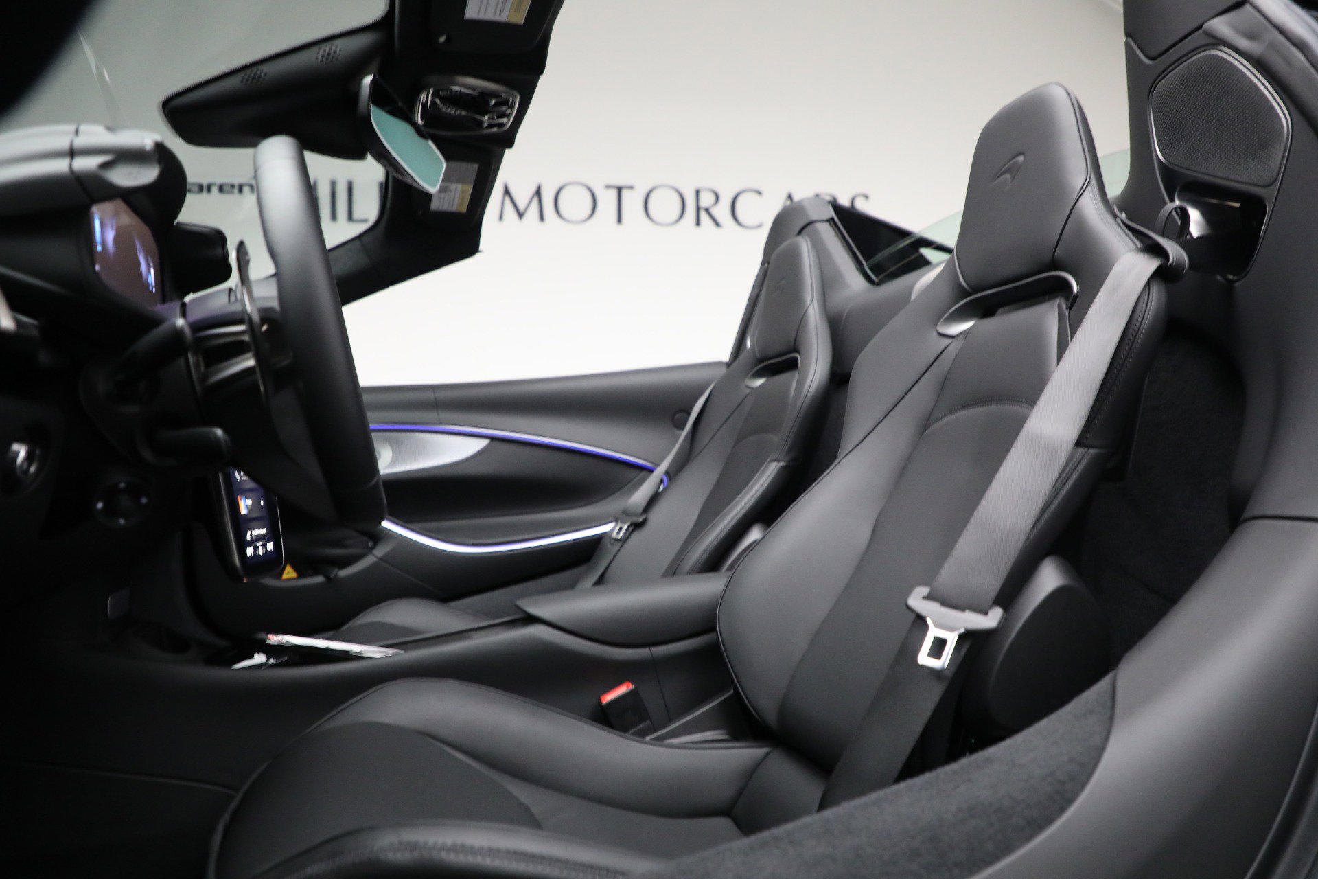 New 2025 McLaren Artura TechLux image 29