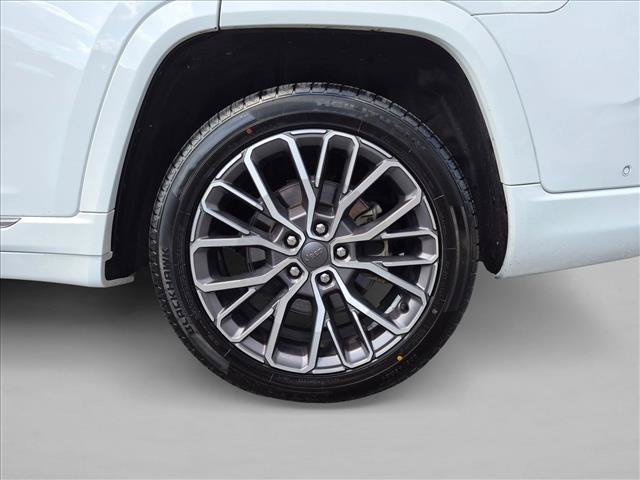 Used 2023 Jeep Grand Cherokee L Summit AWD/4WD image 25