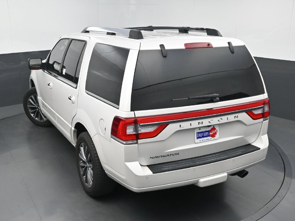Used 2017 Lincoln Navigator Select RWD image 33
