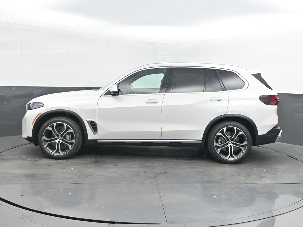 New 2026 BMW X5 xDrive40i w/ Parking Assistance Package AWD/4WD image 2