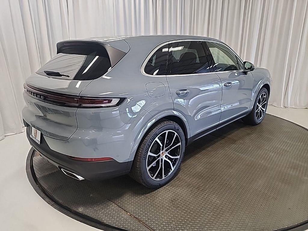 Certified 2025 Porsche Cayenne AWD/4WD image 36
