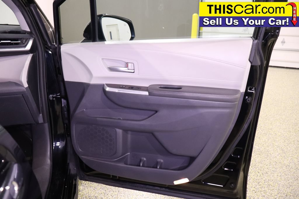 Used 2023 Toyota Sienna XLE FWD image 42