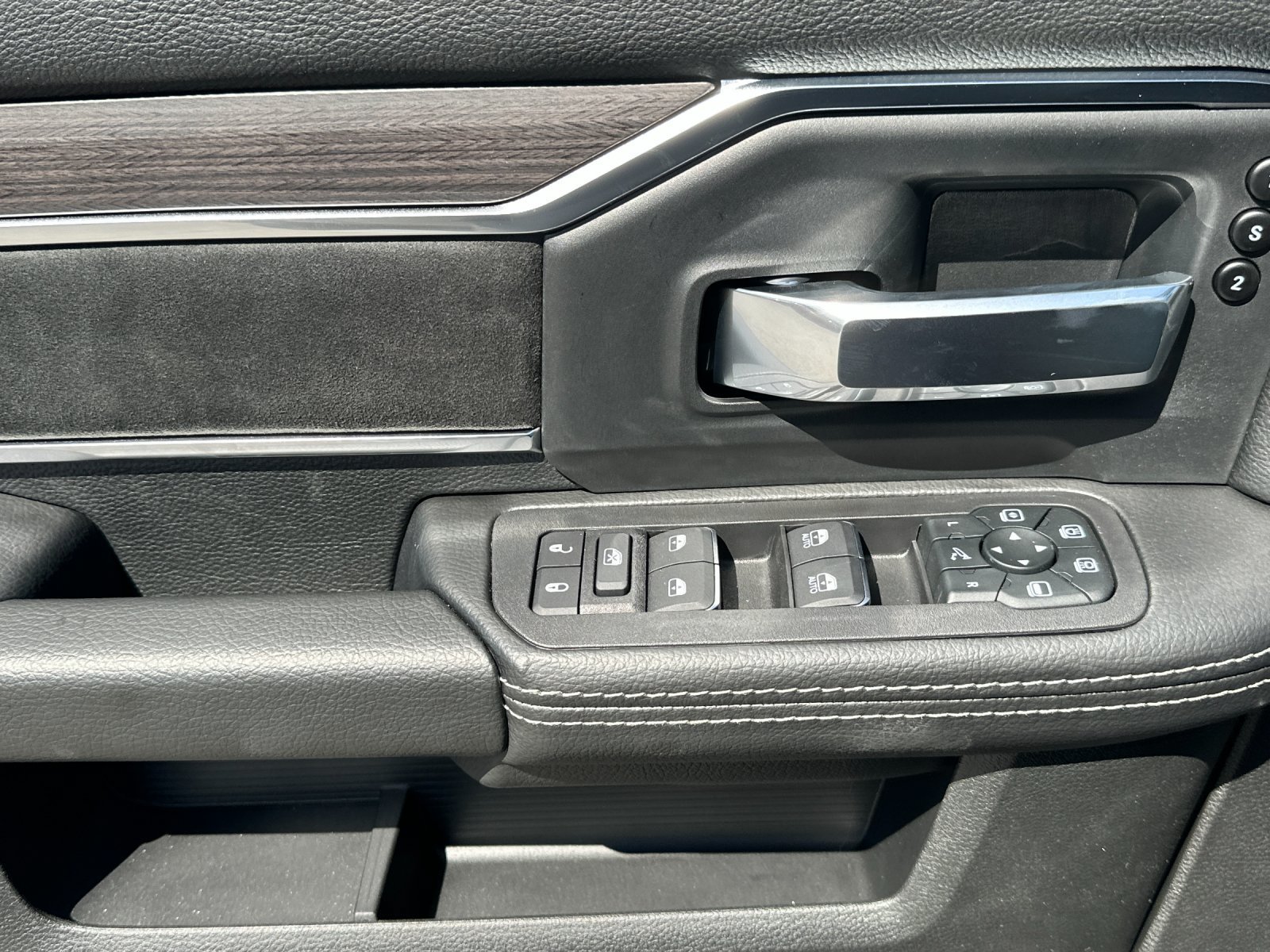 New 2026 RAM 2500 Laramie AWD/4WD image 11