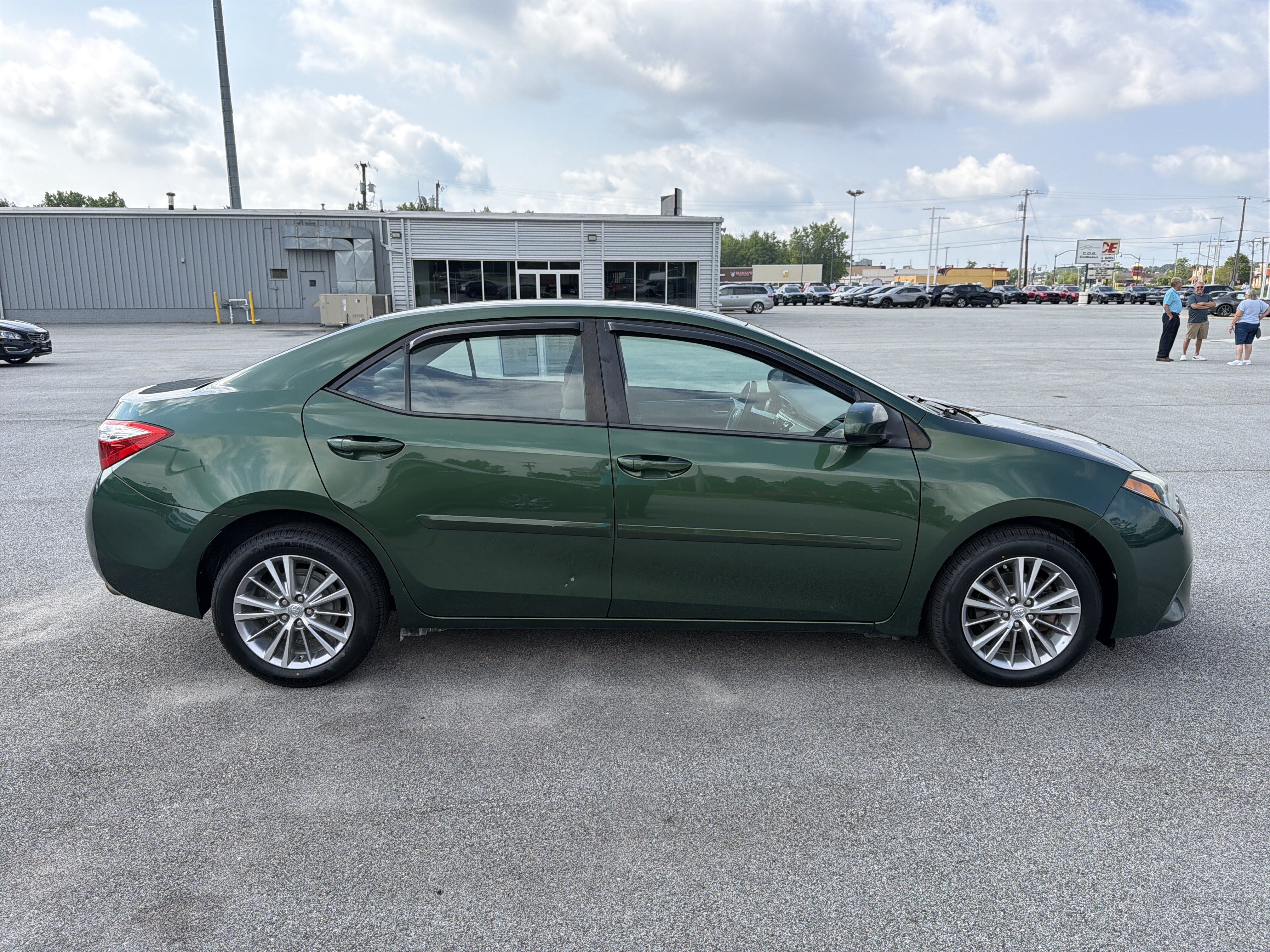 Used 2015 Toyota Corolla LE w/ Body Protection Package #1 FWD image 2