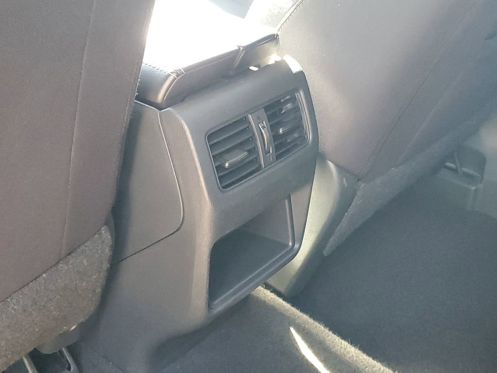 Used 2024 Nissan Rogue S image 26