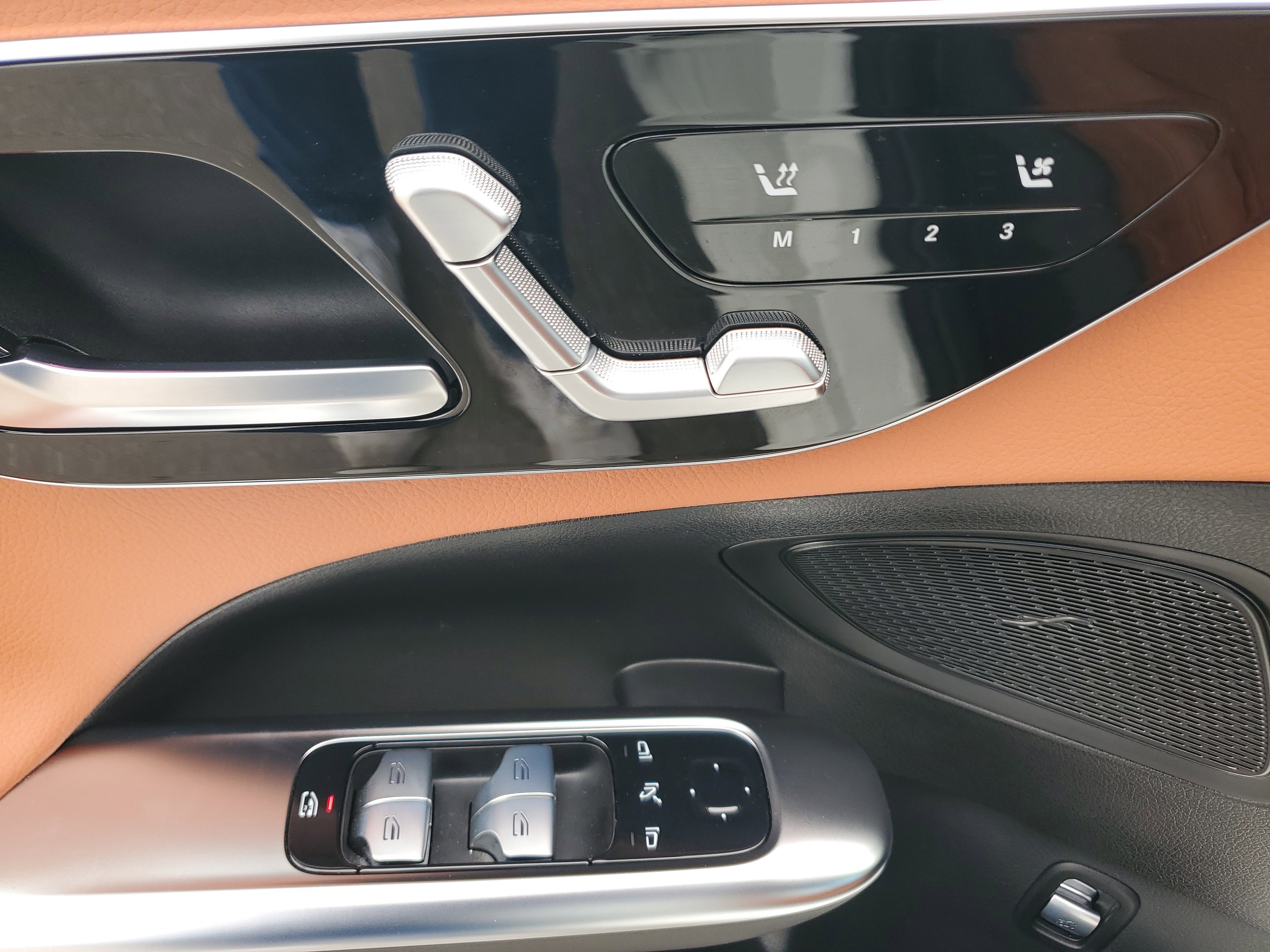 Used 2025 Mercedes-Benz C 300 Sedan image 25