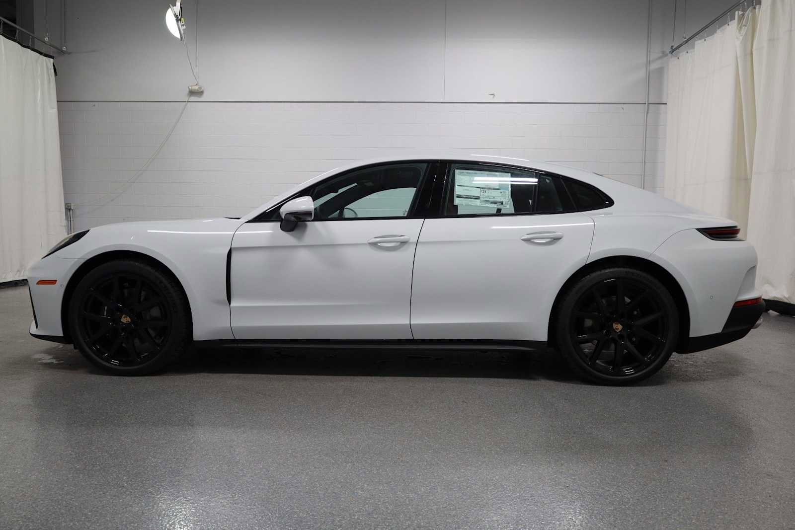 New 2026 Porsche Panamera 4 image 2